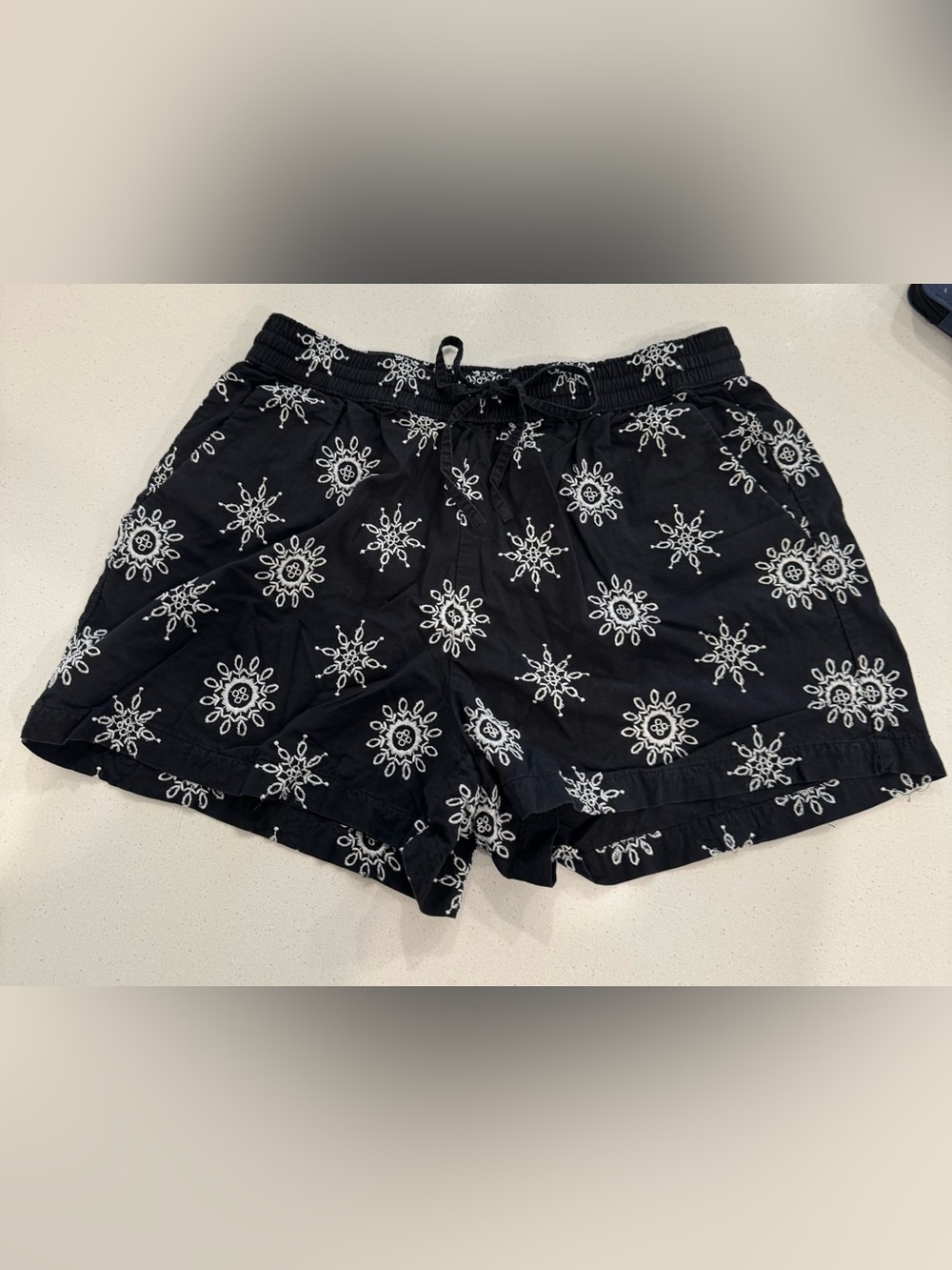LOFT Black and White Pattern Embroidered Pull-On Shorts Size Large